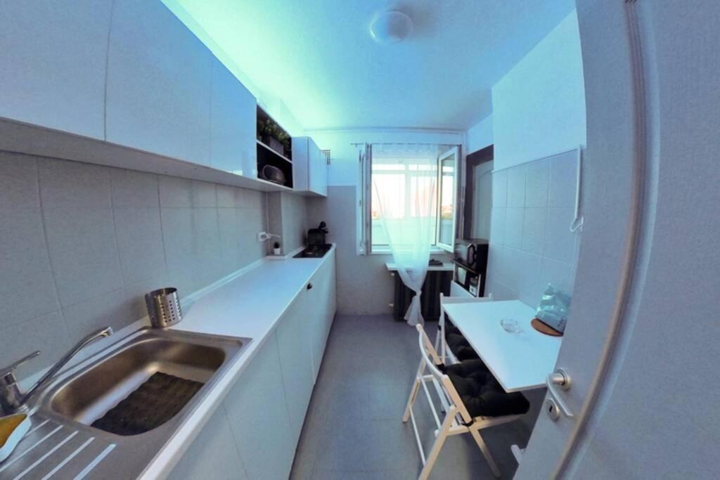 Modern 1 Bedroom Apartment In Bucharest Center! 외부 사진