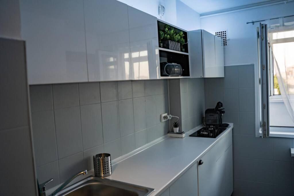 Modern 1 Bedroom Apartment In Bucharest Center! 외부 사진